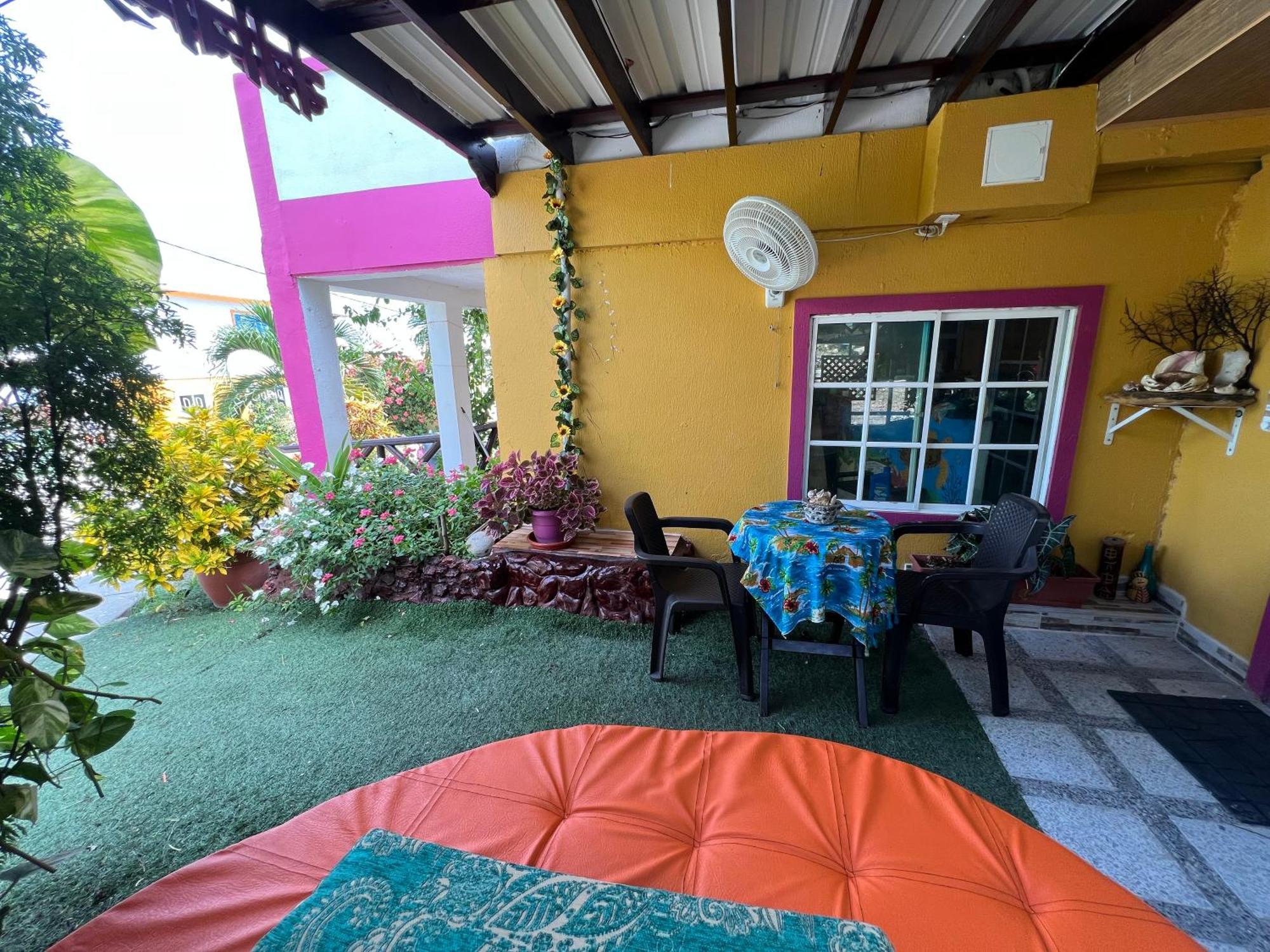Posada Ashanty Rocky Point Extérieur photo