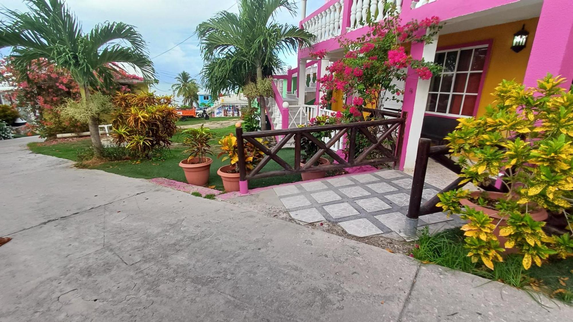 Posada Ashanty Rocky Point Extérieur photo
