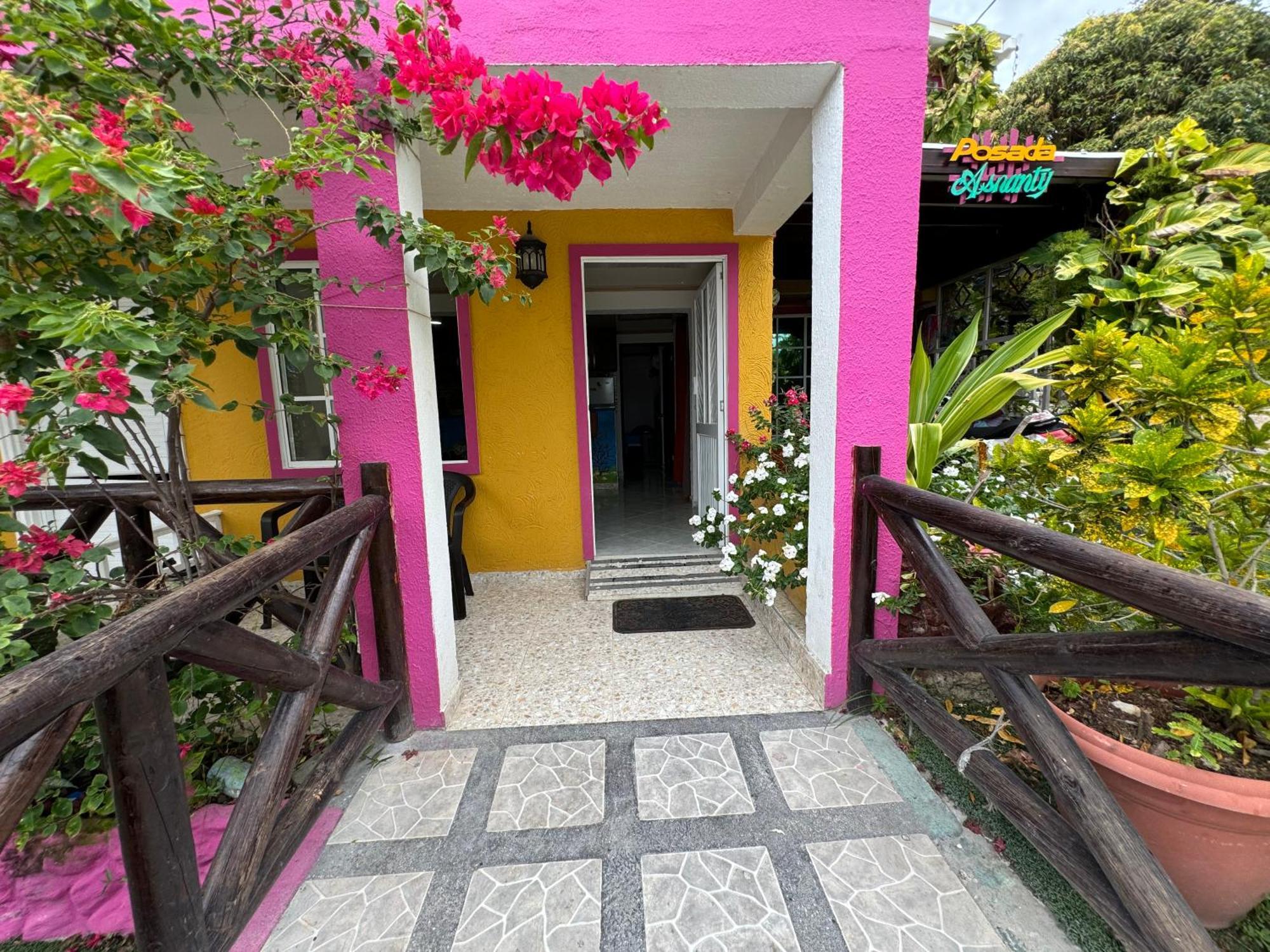 Posada Ashanty Rocky Point Extérieur photo